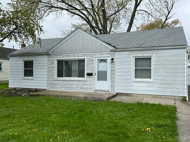 26015 Waldorf St photo 1