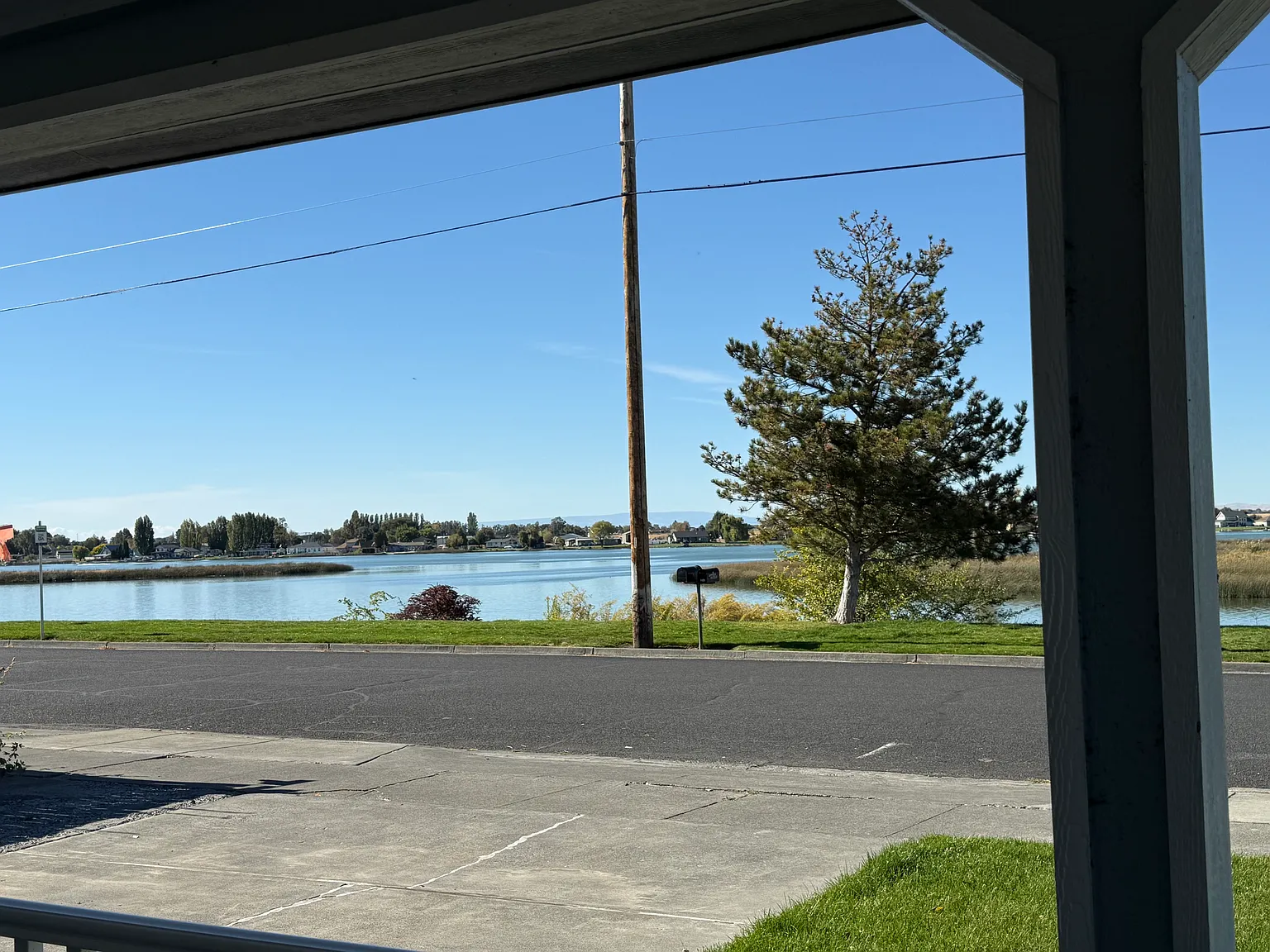 3 bed, 1.5 bath, 1260 sqft, $2,400 — Photo 3