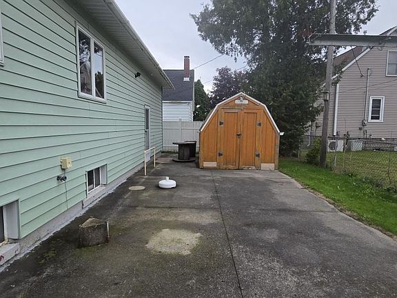 2nd image of 511 Pine St
