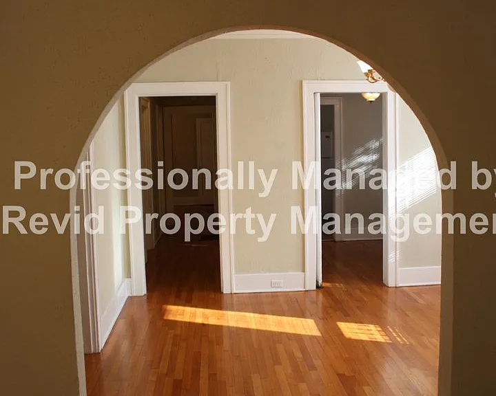 Large 3 bedroom upstairs duplex! — Photo 18