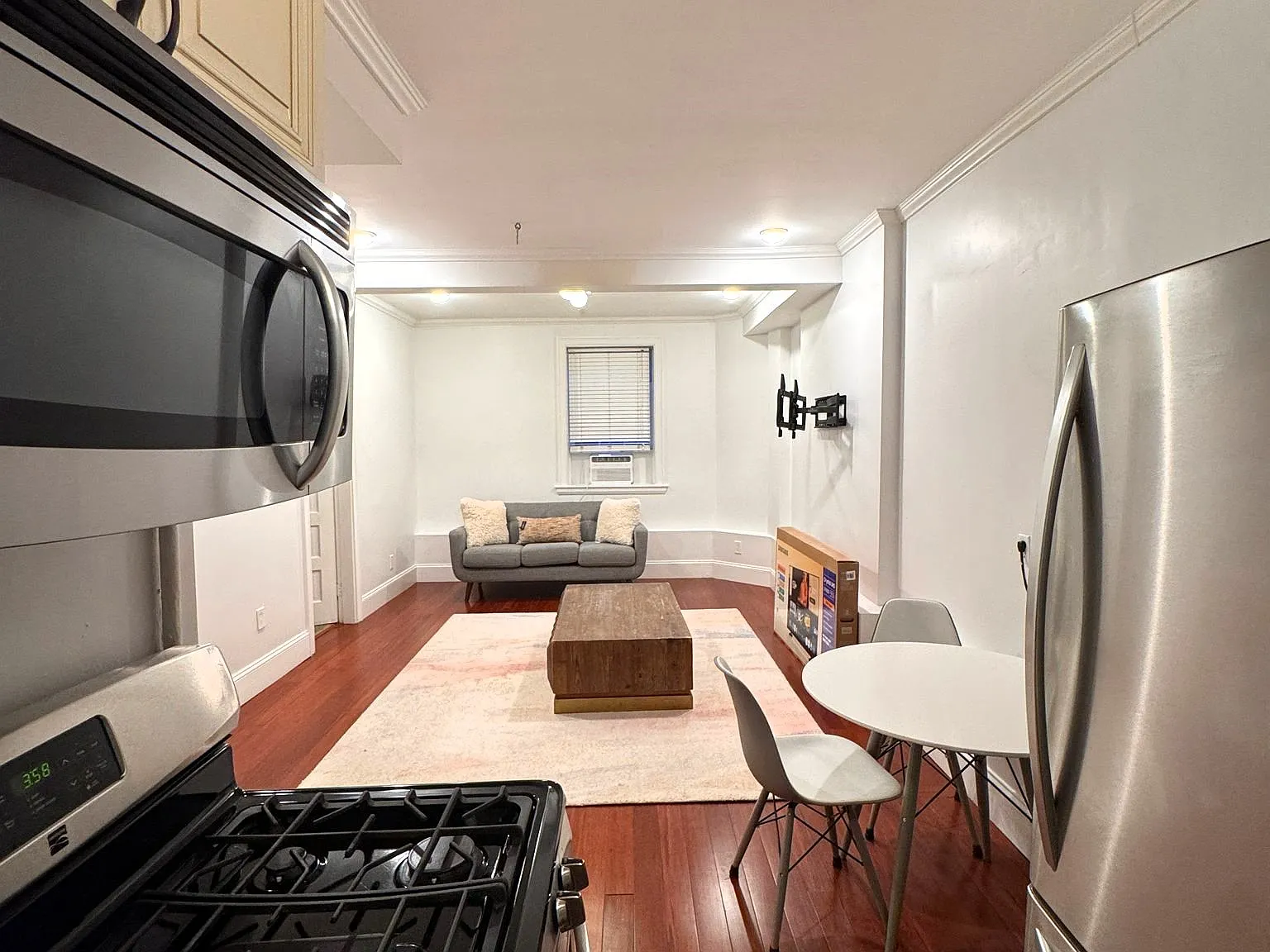 2 bed, 607 sqft, $3,000 — Photo 4