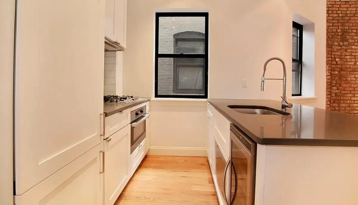266 Elizabeth Street — Photo 3