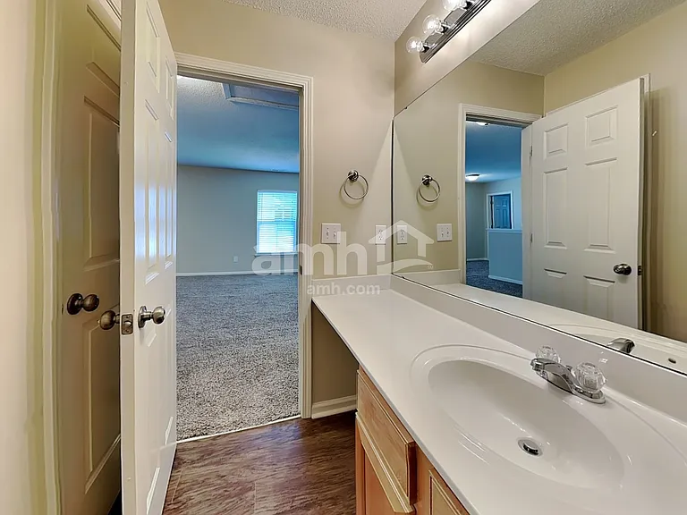 5013 Springdale Dr — Photo 15