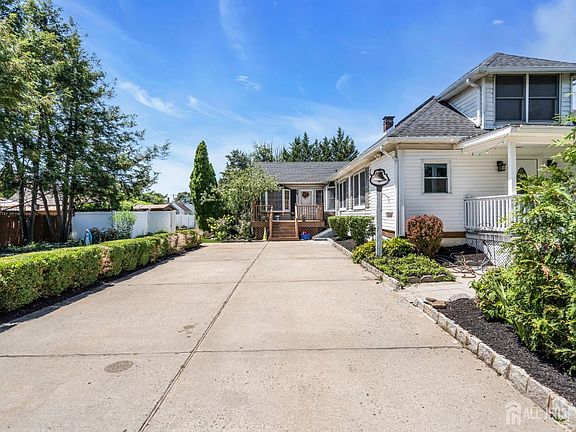 2nd image of 133 Summerhill Rd