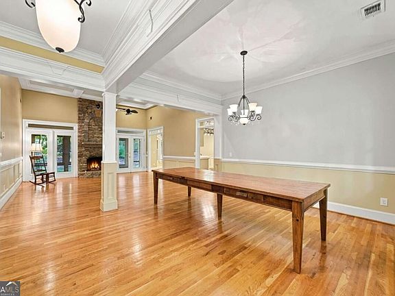 5th image of 2131 Old Orchard Ln