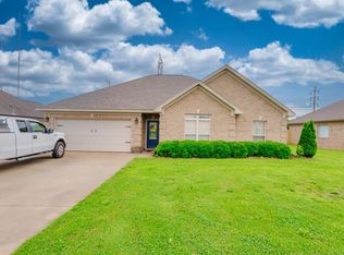 208 Meredith Dr, Muscle Shoals, AL 35661