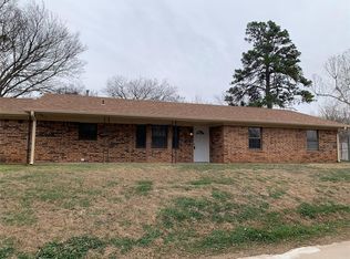 325 S 10th St, Chickasha, OK 73018