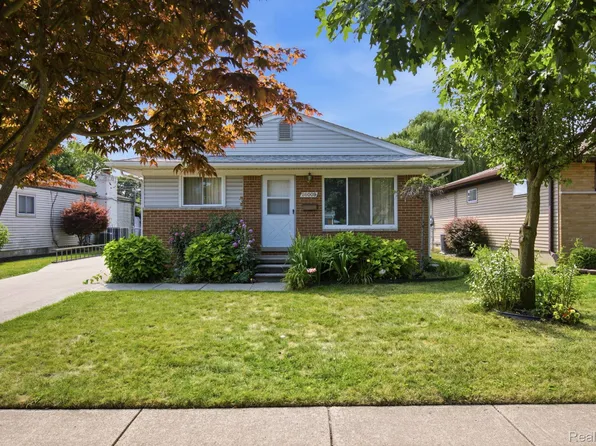 28009 Elba St, Saint Clair Shores, MI 48081