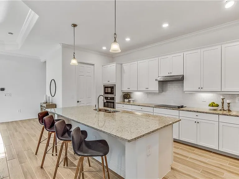 28081 Foxrock Ct — Photo 10