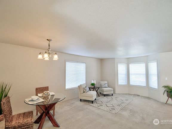3rd image of 3610 Loren Street NE