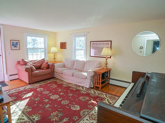 4th image of 631 Wood St #A