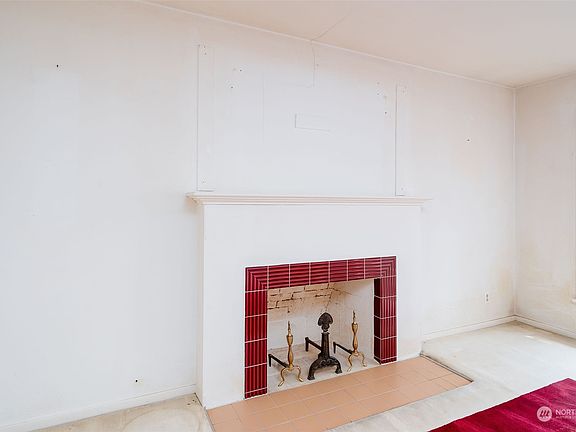 4th image of 406 Avenue I