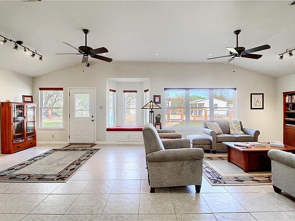 2nd image of 325 Dove Hollow Dr