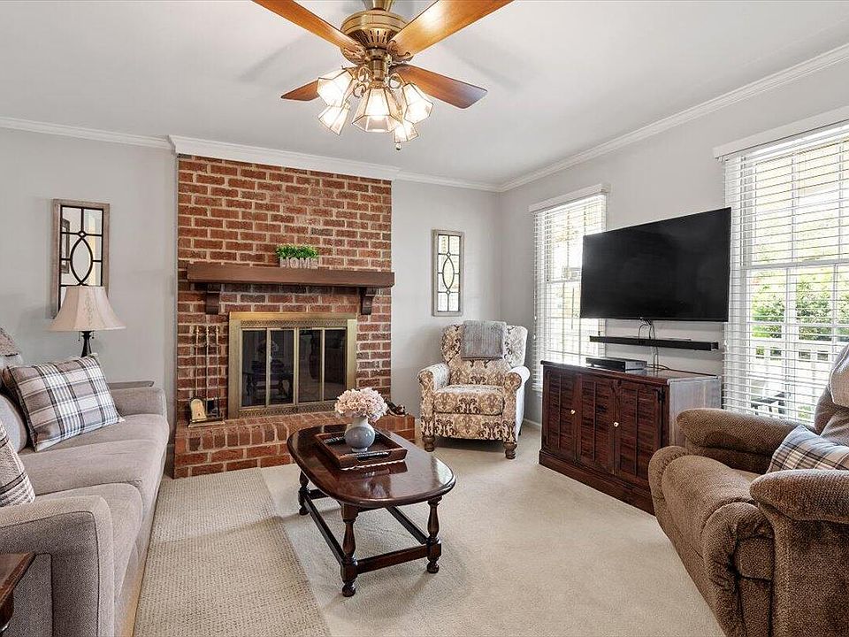 2nd image of 3 Canterbury Ct