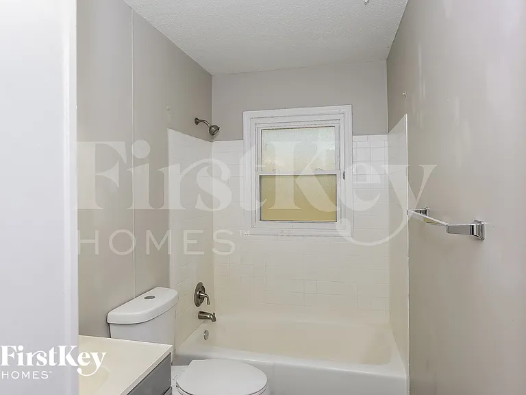2330 Knight Dr — Photo 9