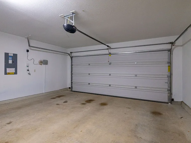 305 Dorset Ct — Photo 30