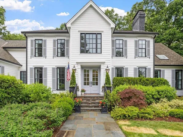 1054 Canterbury Ln, Chapel Hill, NC 27517