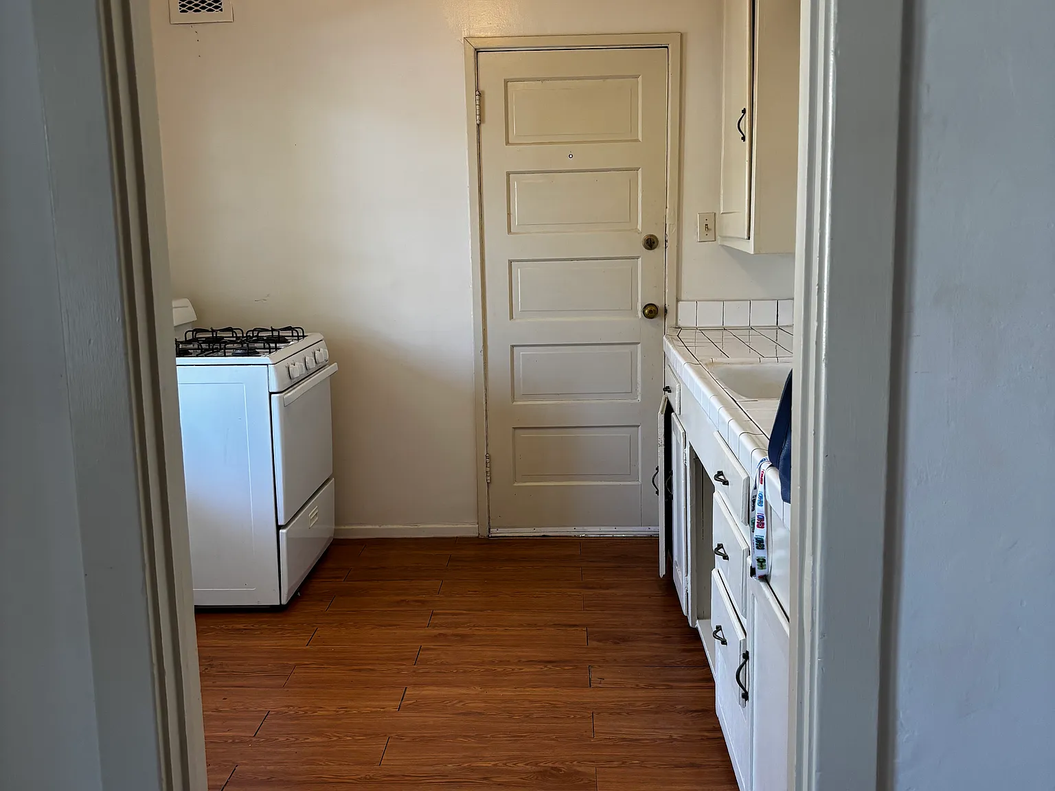 1 bed, 700 sqft, $1,900 — Photo 2