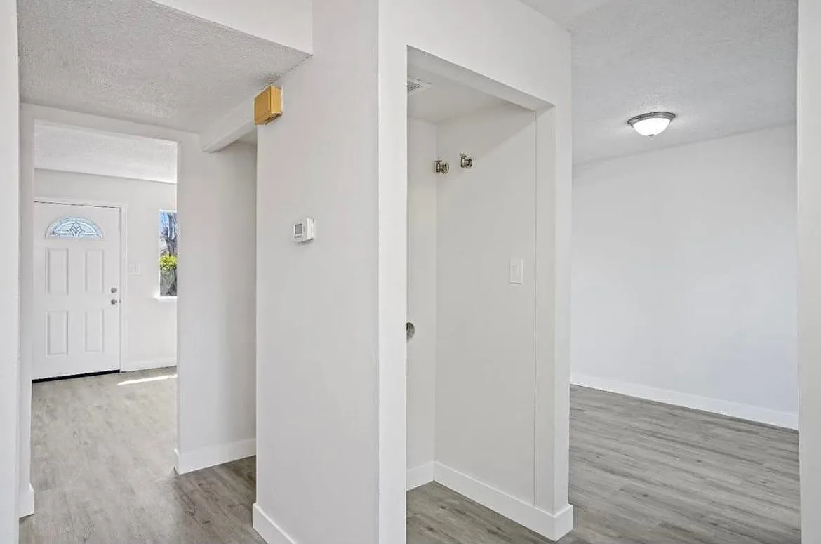 2 bed, 876 sqft, $2,100 — Photo 3