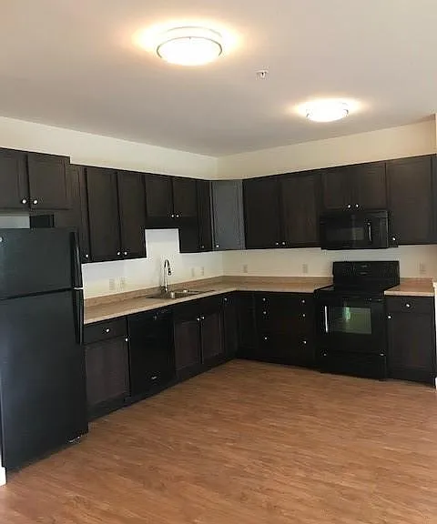 80 Eastwood Dr — Photo 2