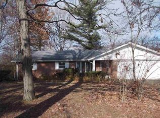 7000 W Edgewood Dr, Yorktown, IN 47396