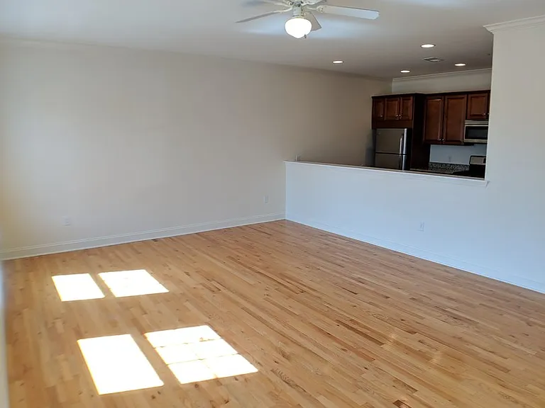Suburban Square Apartments in the heart of Metuchen — Photo 8