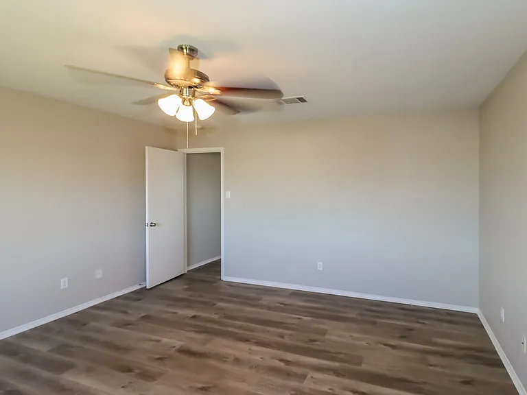 121 Camellia Dr — Photo 9