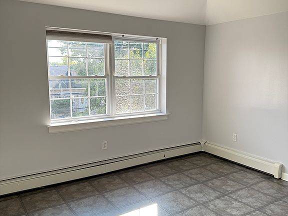 4th image of 824 Wilcox Ave Floor 2