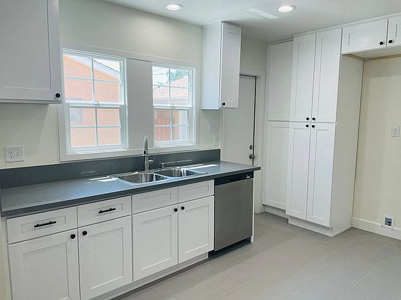 3rd image of 621 E Erna Ave