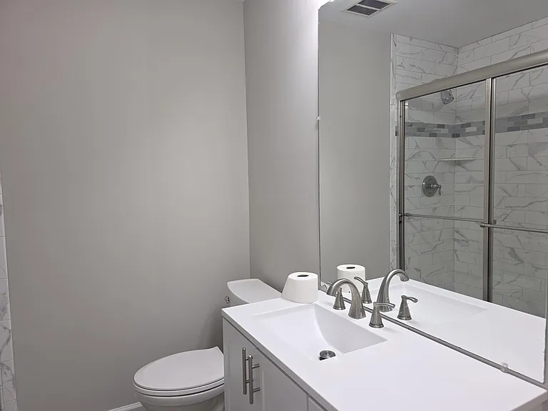 201 Thomas Dr — Photo 9