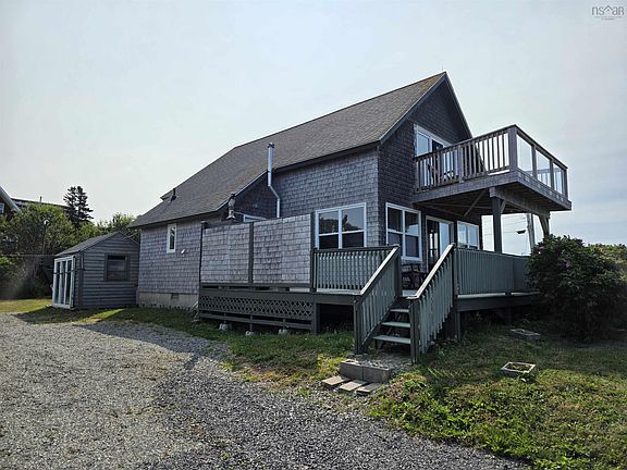 3rd image of 1 Bayberry Rd
