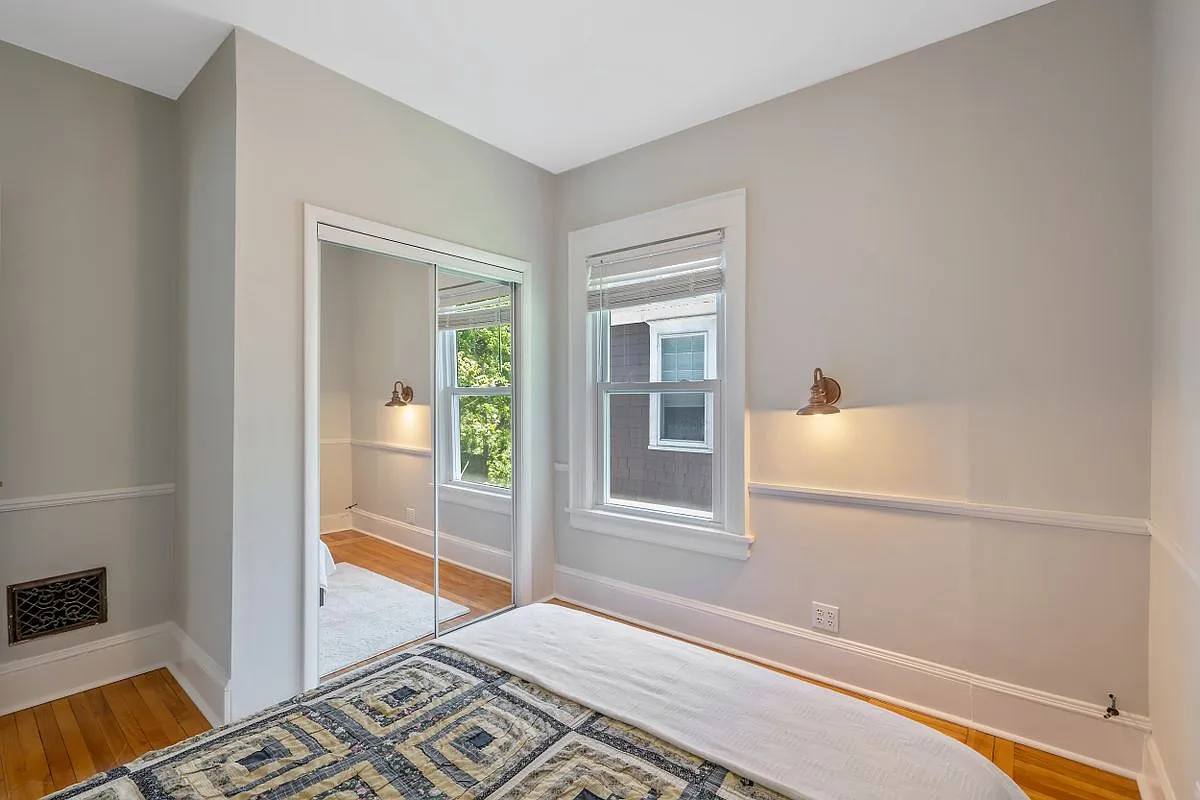 3 bed, 1.0 bath, 1326 sqft, $2,600 — Photo 3