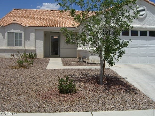 1st image of 710 W Azure Ave