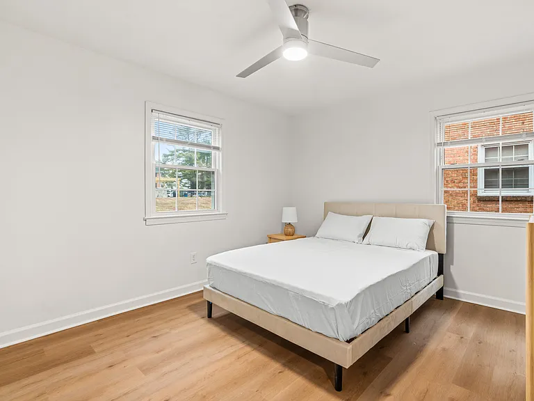 Summercrest Apartments — Photo 8