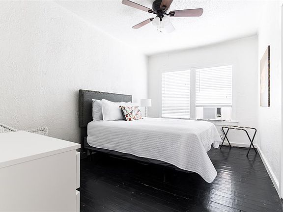 4th image of 322 W Canty St #4
