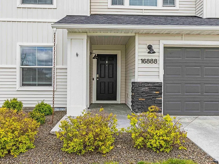 16888 Courtney Way — Photo 4