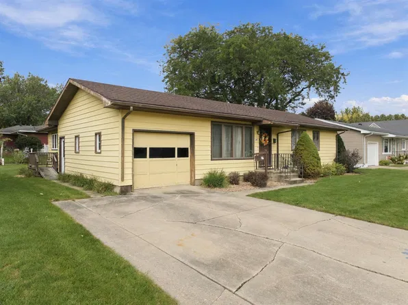 417 N Maple St, Sumner, IA 50674