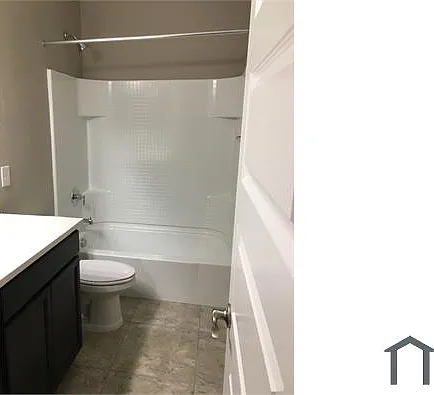 8315 S 45th Ave — Photo 5