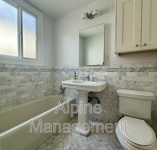 658 Rockdale Dr #MAIN — Photo 11