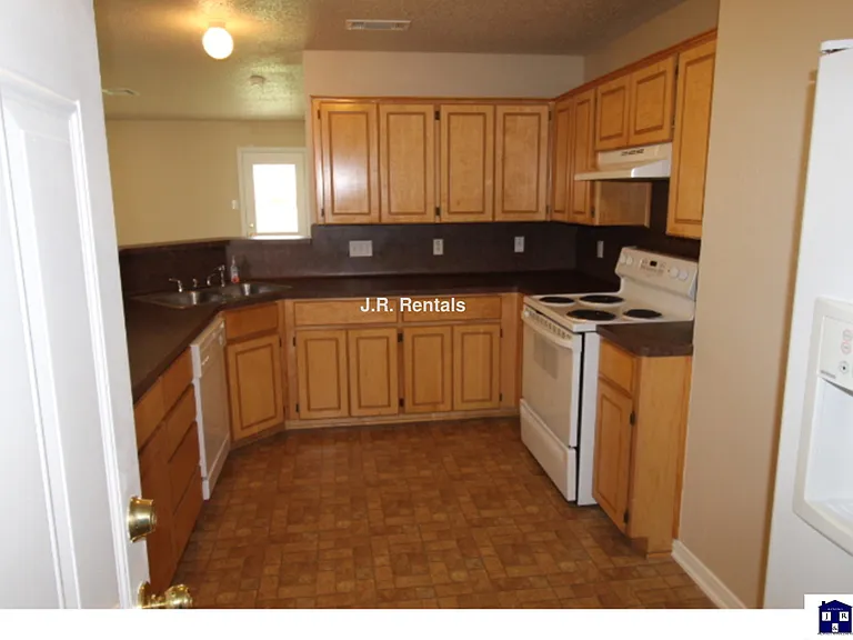 4601 Lloyd Dr — Photo 7