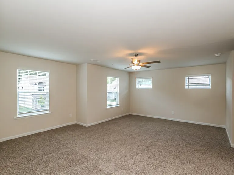 660 Mackenzie Cv — Photo 11