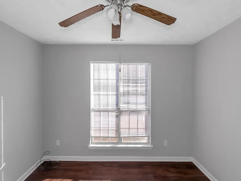 401 Edgewood Dr — Photo 24