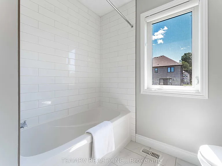 382 Masters Dr — Photo 33