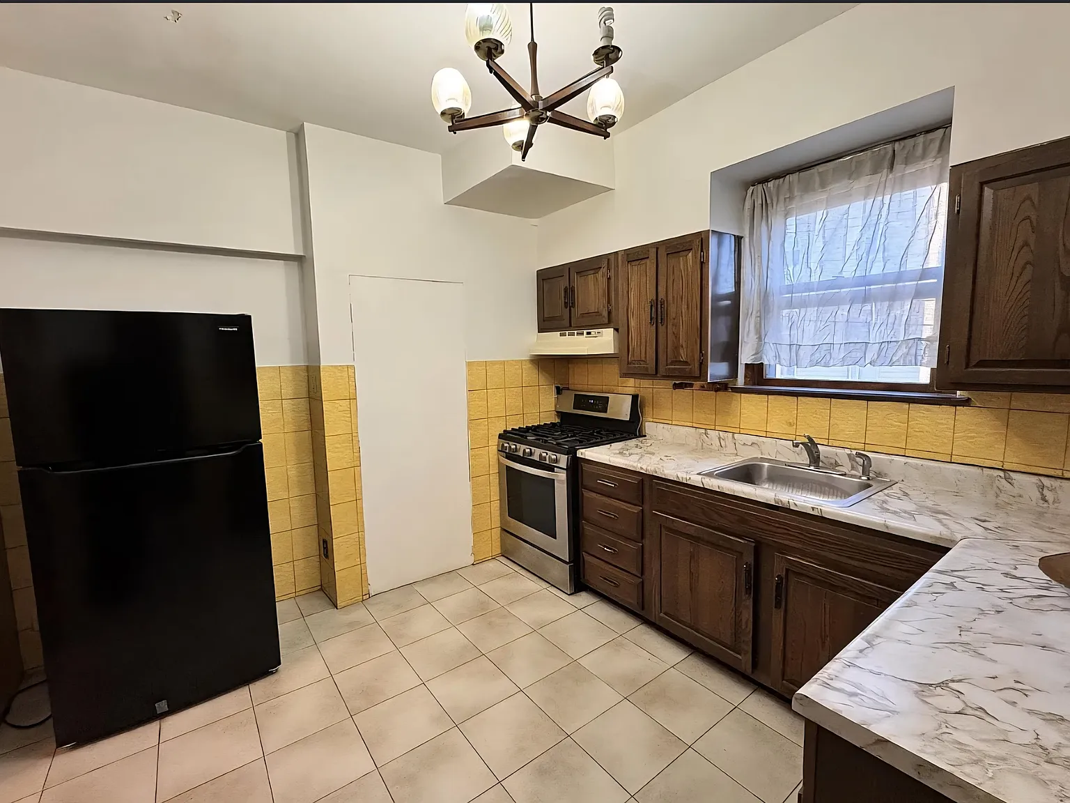 2 bed, 1.0 bath, $2,100 — Photo 3