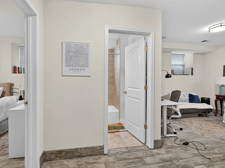 961 W Fletcher St #1 — Photo 27