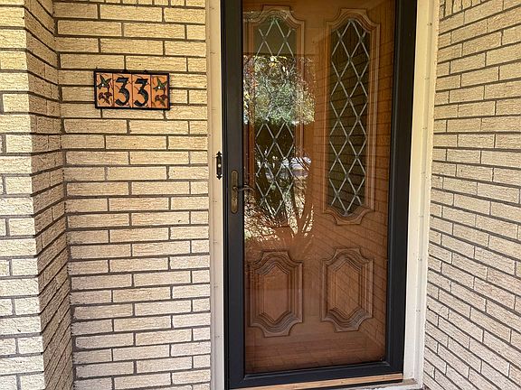 3rd image of 33 Woodlands Dr