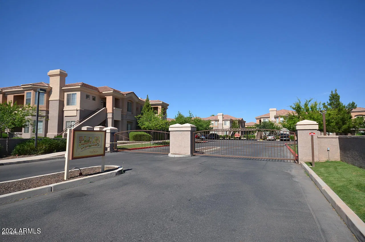 1 bed, 1.0 bath, 773 sqft, $1,375 — Photo 2
