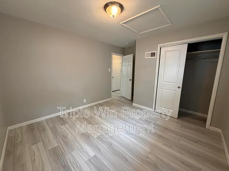 9739 Balboa Dr — Photo 17