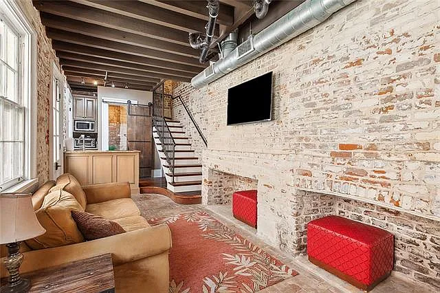 829 Burgundy St #4 — Photo 4