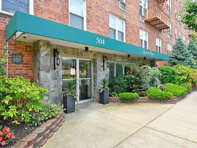 504 Merrick Rd APT 1J, Lynbrook, NY, 11563